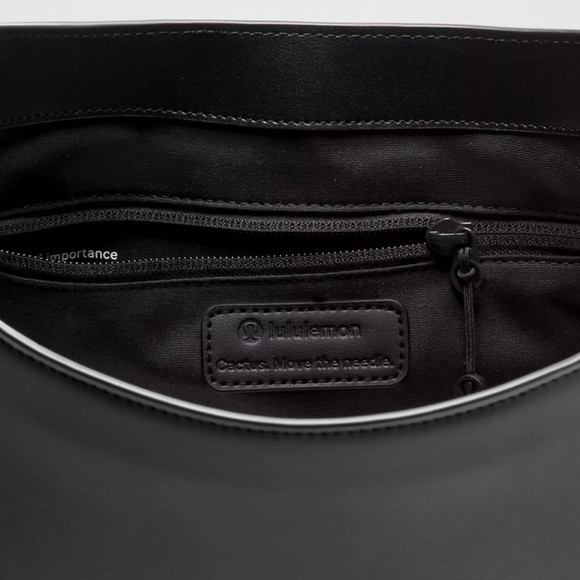 Lululemon Shoulder Bag Black Alternative leather - Picture 5 of 13